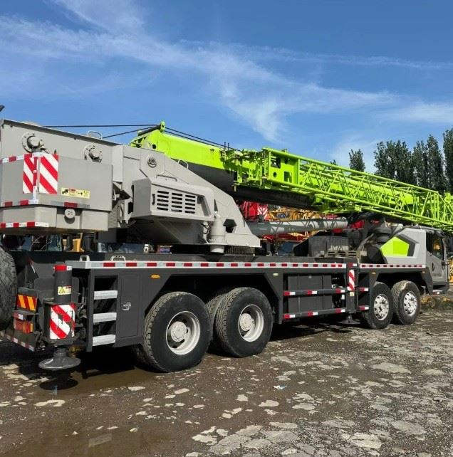 25 Ton Used Crane Truck Hydraulic System Second Hand Zoomlion Crane manufacturers